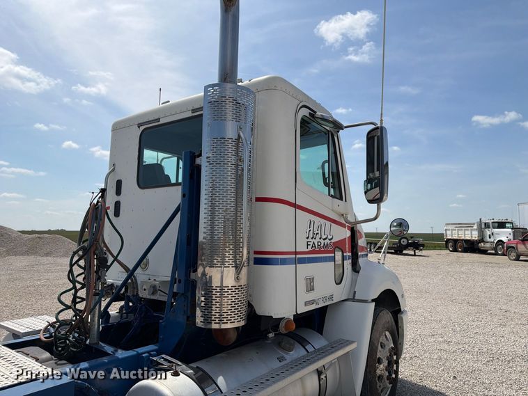 image for item FP3017 2009 Freightliner Columbia semi truck