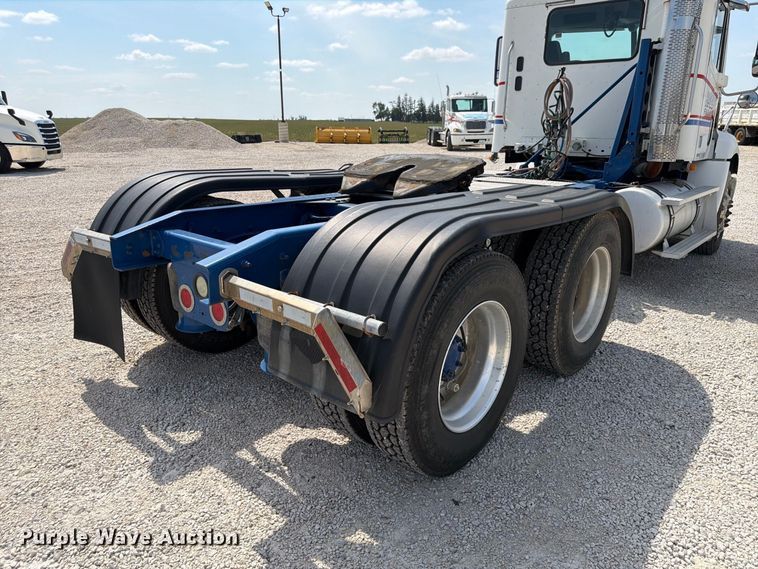 image for item FP3017 2009 Freightliner Columbia semi truck
