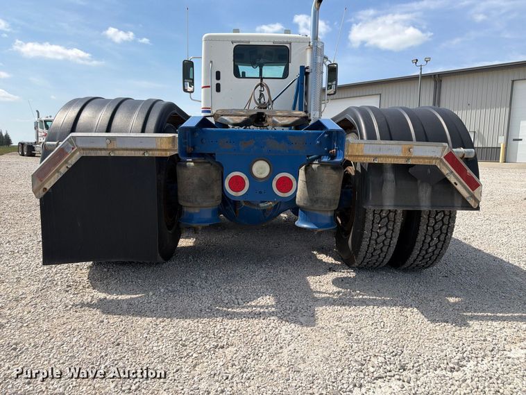 image for item FP3017 2009 Freightliner Columbia semi truck