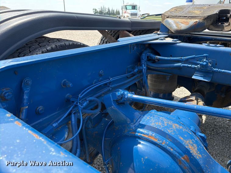 image for item FP3017 2009 Freightliner Columbia semi truck