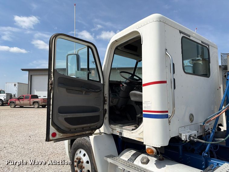 image for item FP3017 2009 Freightliner Columbia semi truck