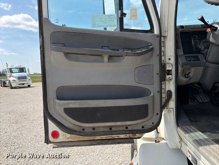 image for item FP3017 2009 Freightliner Columbia semi truck