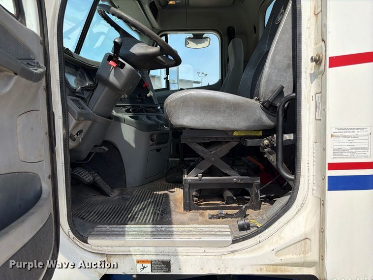 image for item FP3017 2009 Freightliner Columbia semi truck