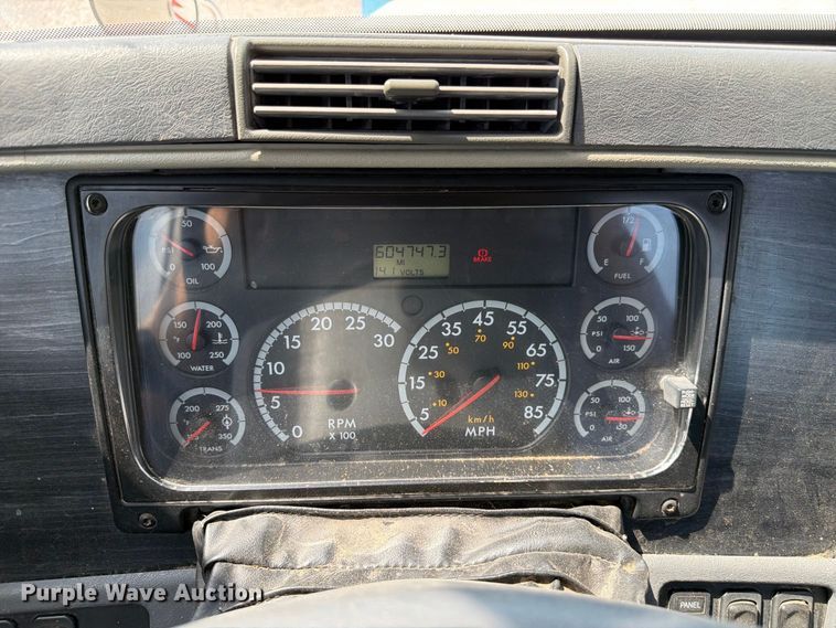 image for item FP3017 2009 Freightliner Columbia semi truck