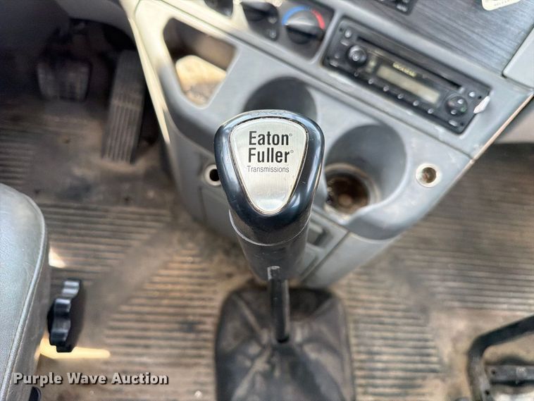 image for item FP3017 2009 Freightliner Columbia semi truck