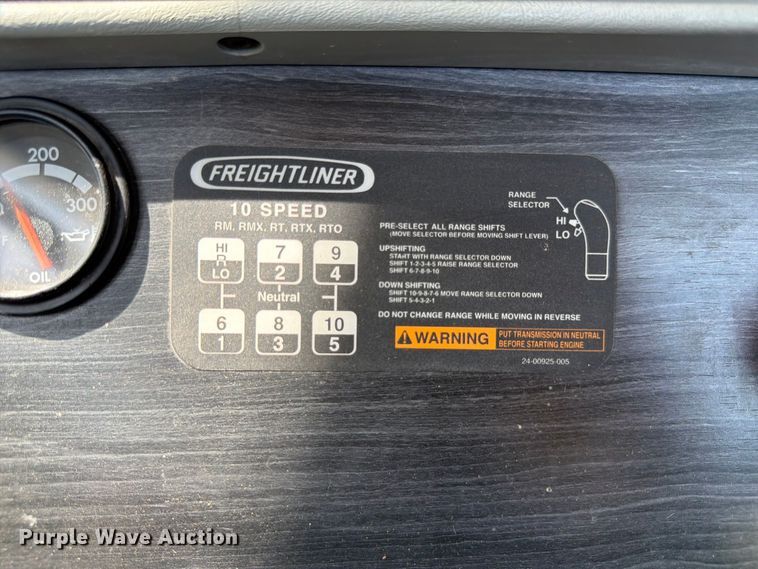 image for item FP3017 2009 Freightliner Columbia semi truck