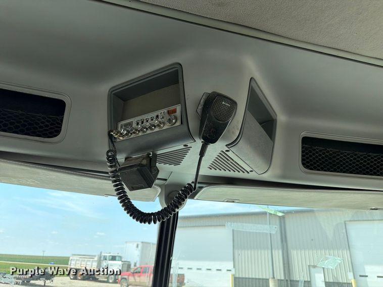image for item FP3017 2009 Freightliner Columbia semi truck