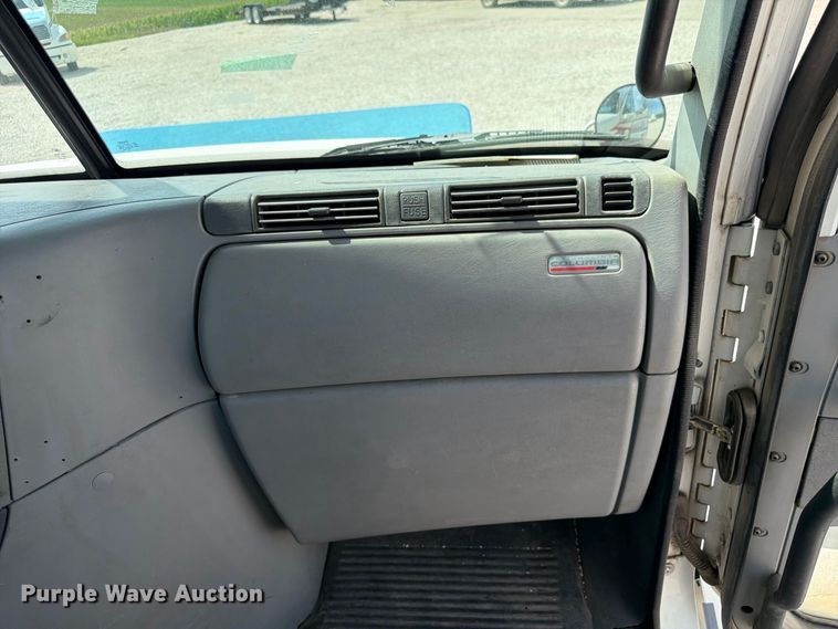 image for item FP3017 2009 Freightliner Columbia semi truck