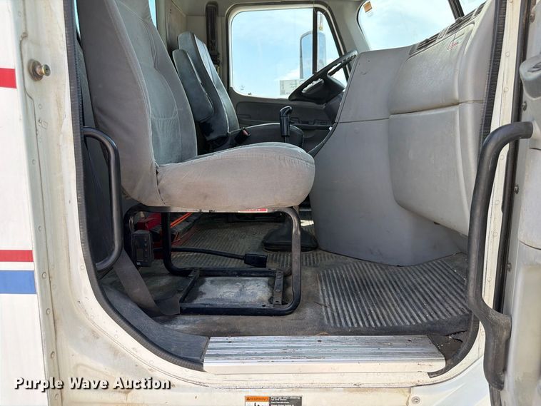 image for item FP3017 2009 Freightliner Columbia semi truck