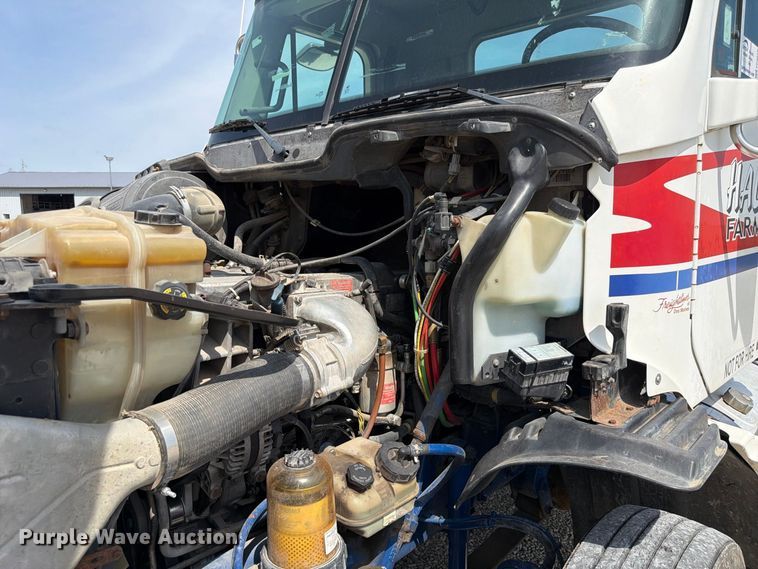 image for item FP3017 2009 Freightliner Columbia semi truck