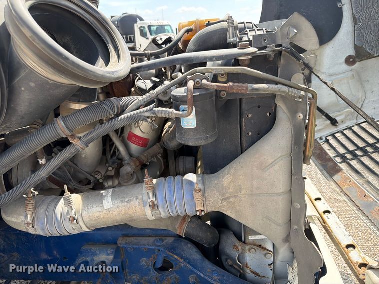 image for item FP3017 2009 Freightliner Columbia semi truck