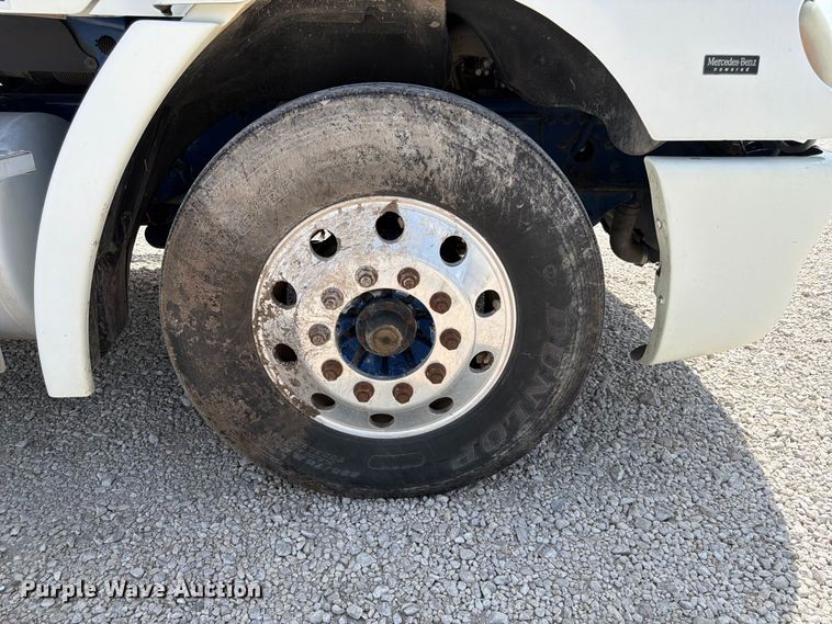 image for item FP3017 2009 Freightliner Columbia semi truck