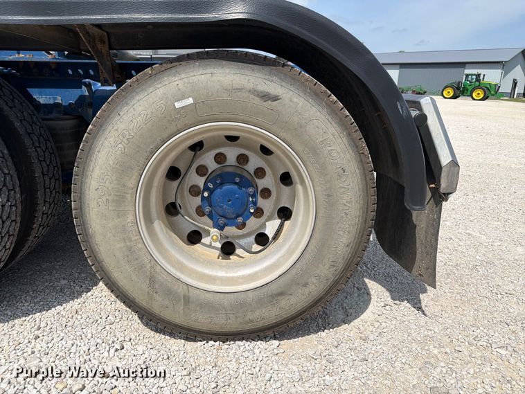 image for item FP3017 2009 Freightliner Columbia semi truck