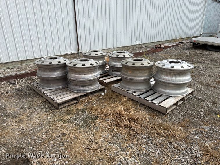 (12) Aluminum hub pilot wheels
