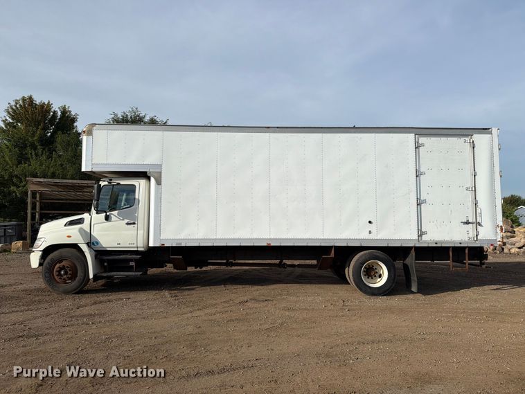 image for item FT8014 2012 Hino box truck
