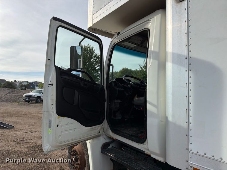 image for item FT8014 2012 Hino box truck