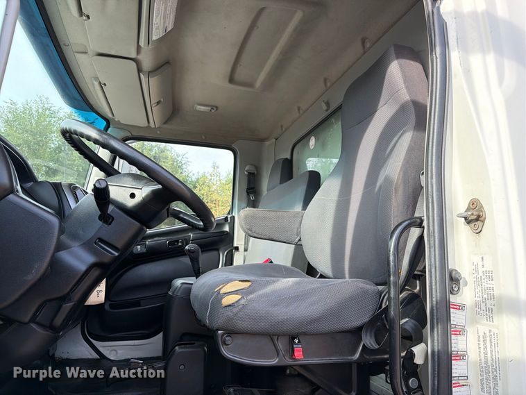 image for item FT8014 2012 Hino box truck
