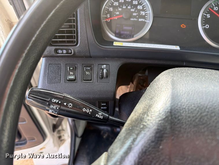 image for item FT8014 2012 Hino box truck