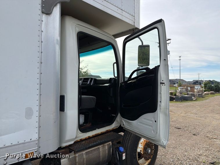 image for item FT8014 2012 Hino box truck