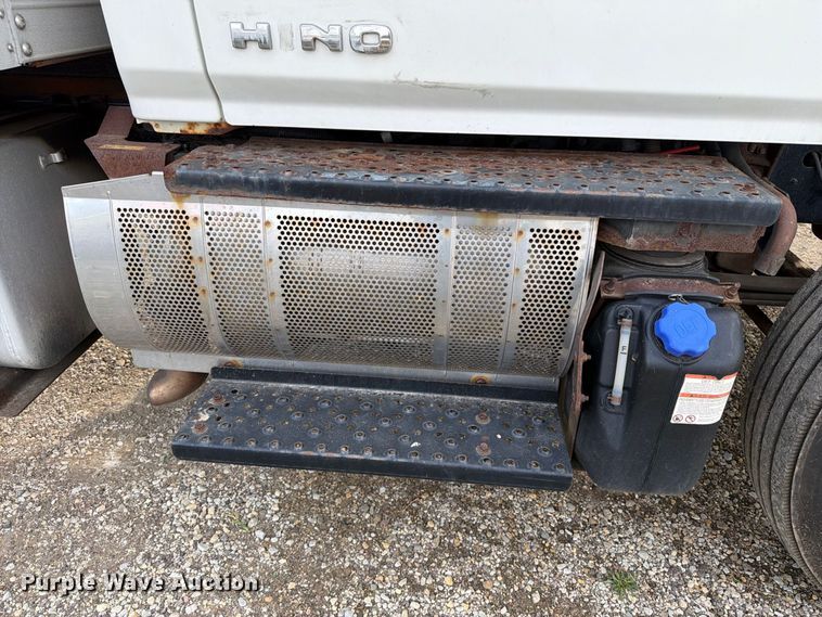 image for item FT8014 2012 Hino box truck