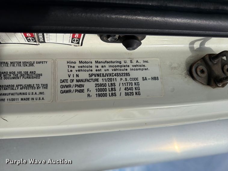 image for item FT8014 2012 Hino box truck
