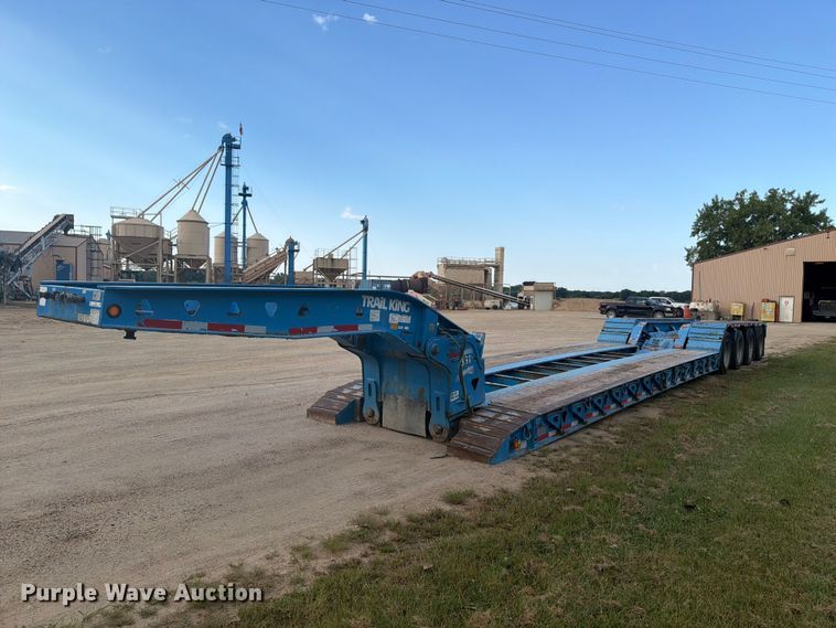 2016 Trail King Industries Advantage Plus lowboy equipment trailer