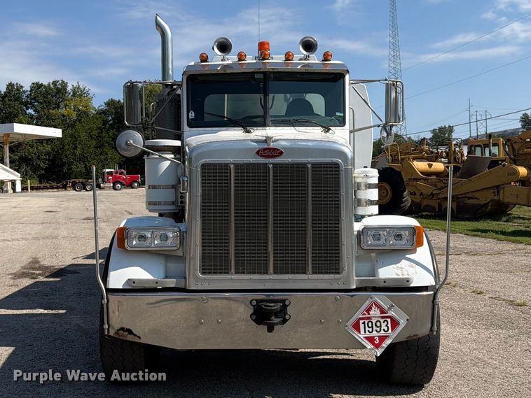 image for item FU4597 2001 Peterbilt 378 fuel / lube truck