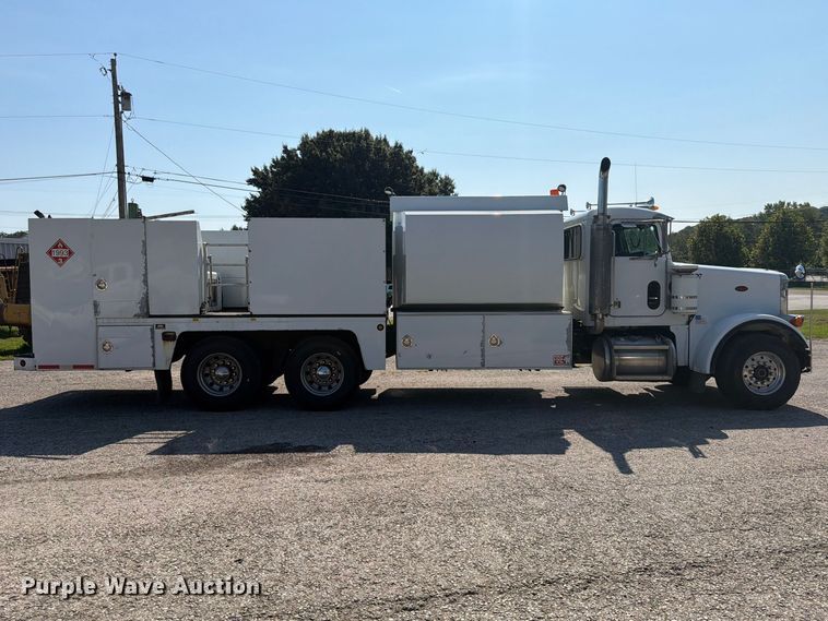 image for item FU4597 2001 Peterbilt 378 fuel / lube truck