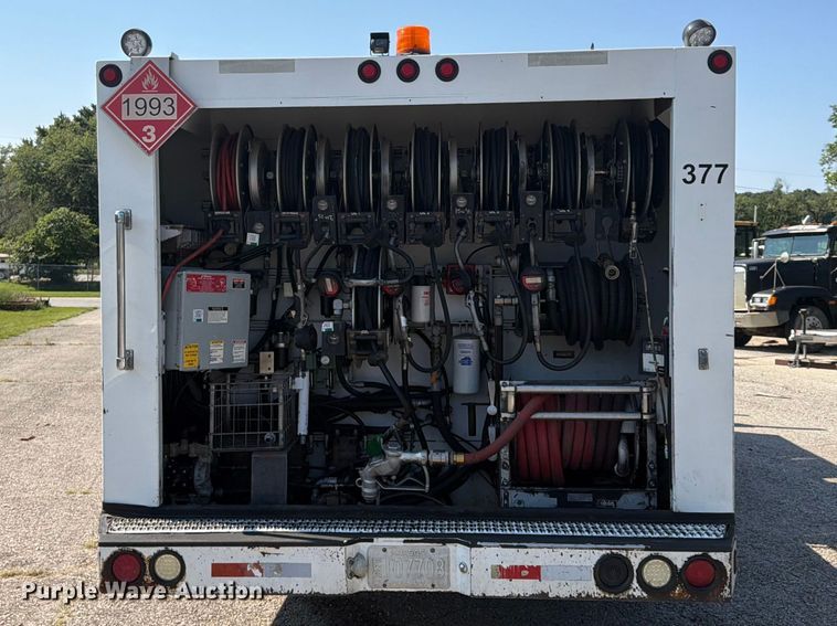 image for item FU4597 2001 Peterbilt 378 fuel / lube truck