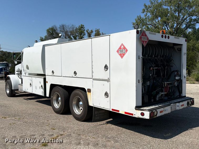 image for item FU4597 2001 Peterbilt 378 fuel / lube truck