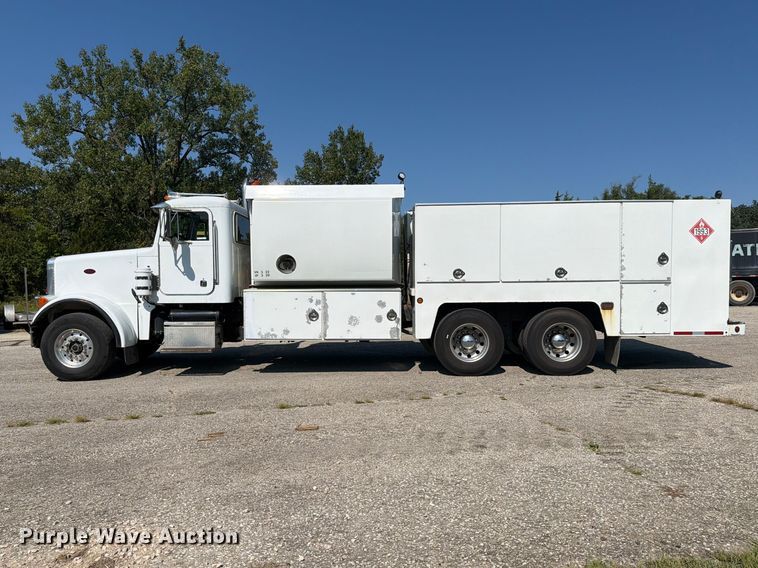 image for item FU4597 2001 Peterbilt 378 fuel / lube truck