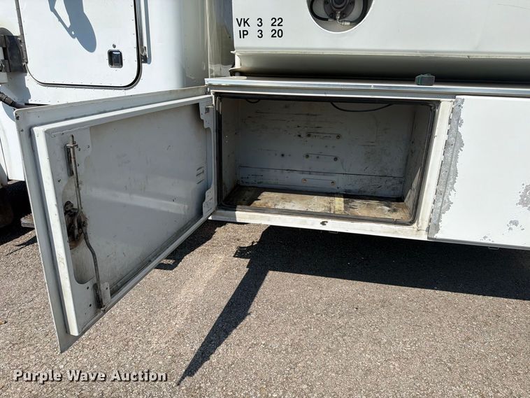 image for item FU4597 2001 Peterbilt 378 fuel / lube truck