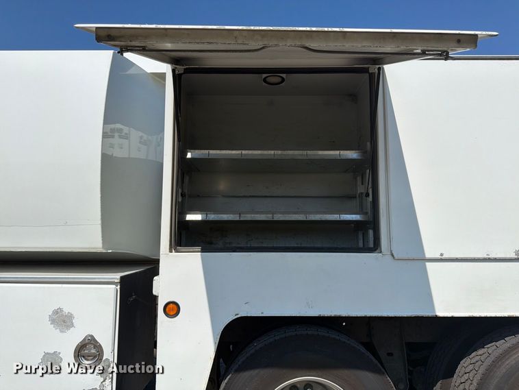 image for item FU4597 2001 Peterbilt 378 fuel / lube truck