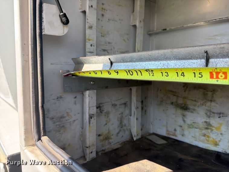 image for item FU4597 2001 Peterbilt 378 fuel / lube truck