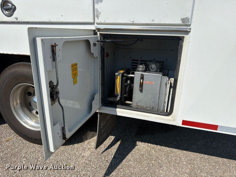 image for item FU4597 2001 Peterbilt 378 fuel / lube truck