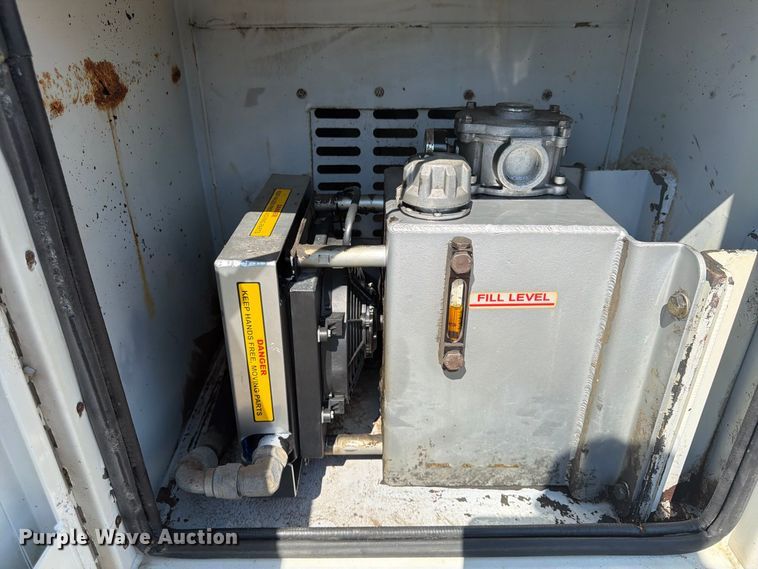 image for item FU4597 2001 Peterbilt 378 fuel / lube truck
