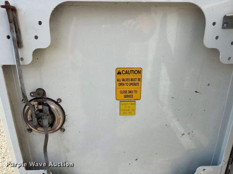 image for item FU4597 2001 Peterbilt 378 fuel / lube truck