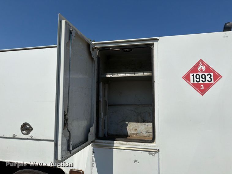 image for item FU4597 2001 Peterbilt 378 fuel / lube truck