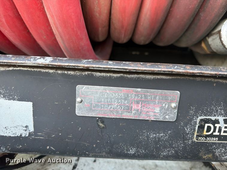 image for item FU4597 2001 Peterbilt 378 fuel / lube truck