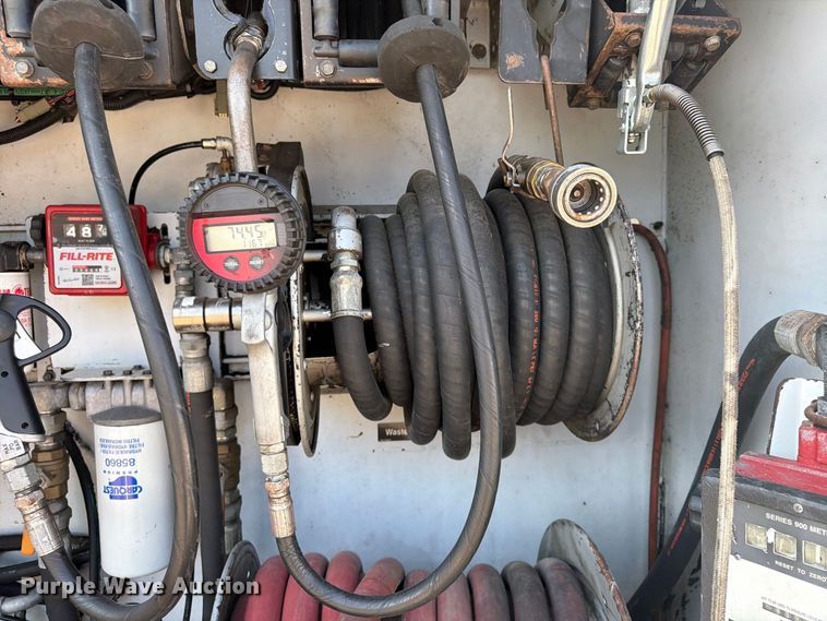 image for item FU4597 2001 Peterbilt 378 fuel / lube truck