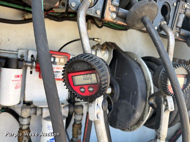image for item FU4597 2001 Peterbilt 378 fuel / lube truck