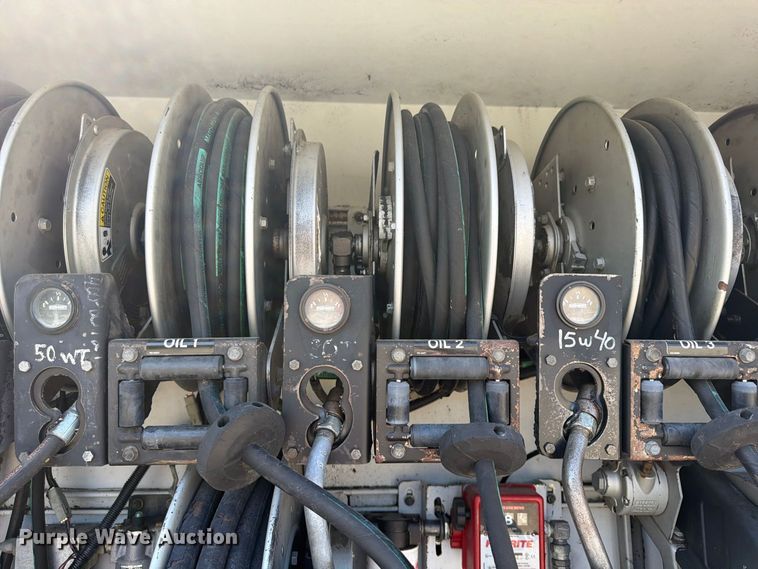 image for item FU4597 2001 Peterbilt 378 fuel / lube truck