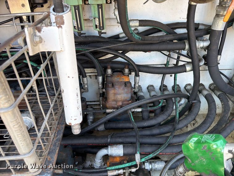 image for item FU4597 2001 Peterbilt 378 fuel / lube truck