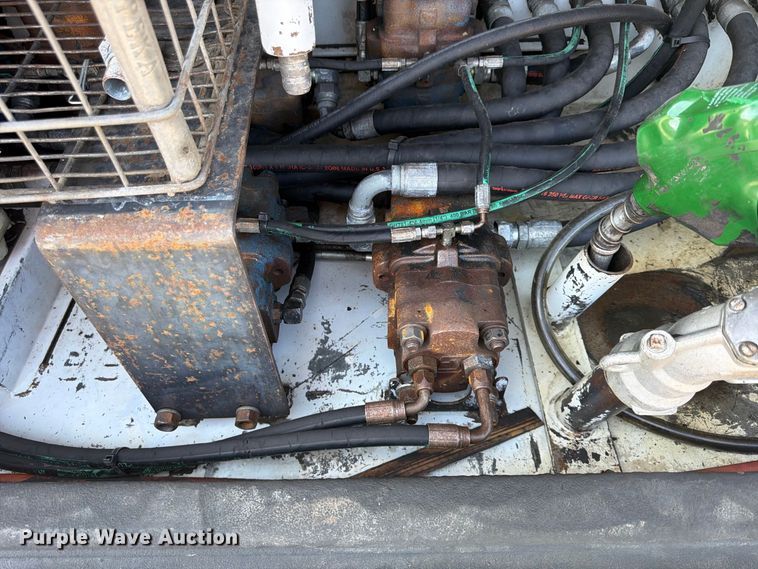 image for item FU4597 2001 Peterbilt 378 fuel / lube truck