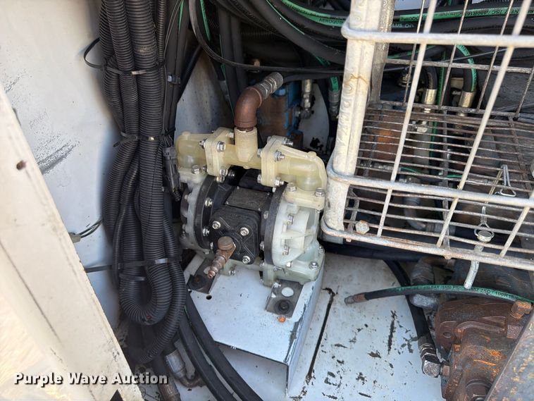 image for item FU4597 2001 Peterbilt 378 fuel / lube truck
