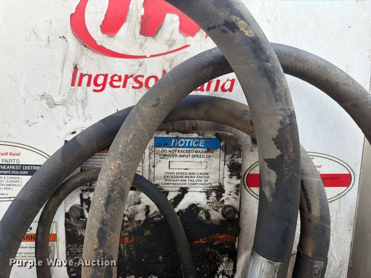image for item FU4597 2001 Peterbilt 378 fuel / lube truck