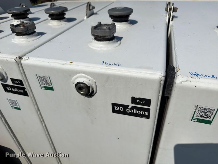 image for item FU4597 2001 Peterbilt 378 fuel / lube truck