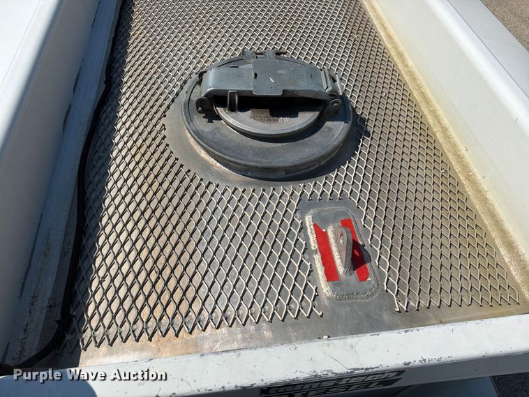 image for item FU4597 2001 Peterbilt 378 fuel / lube truck