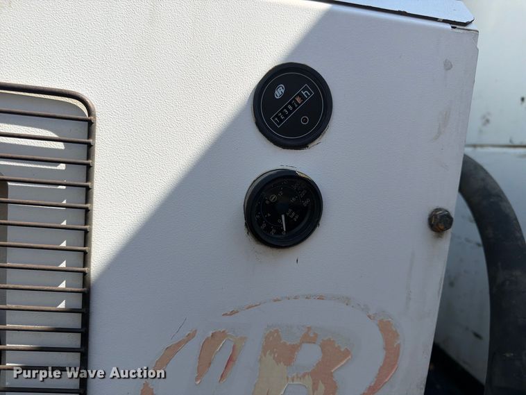 image for item FU4597 2001 Peterbilt 378 fuel / lube truck