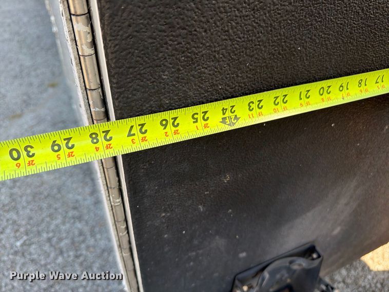 image for item FU4597 2001 Peterbilt 378 fuel / lube truck